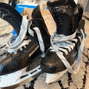 2022 Bauer Supreme Mach Hockey Skates Size 5 (Used)