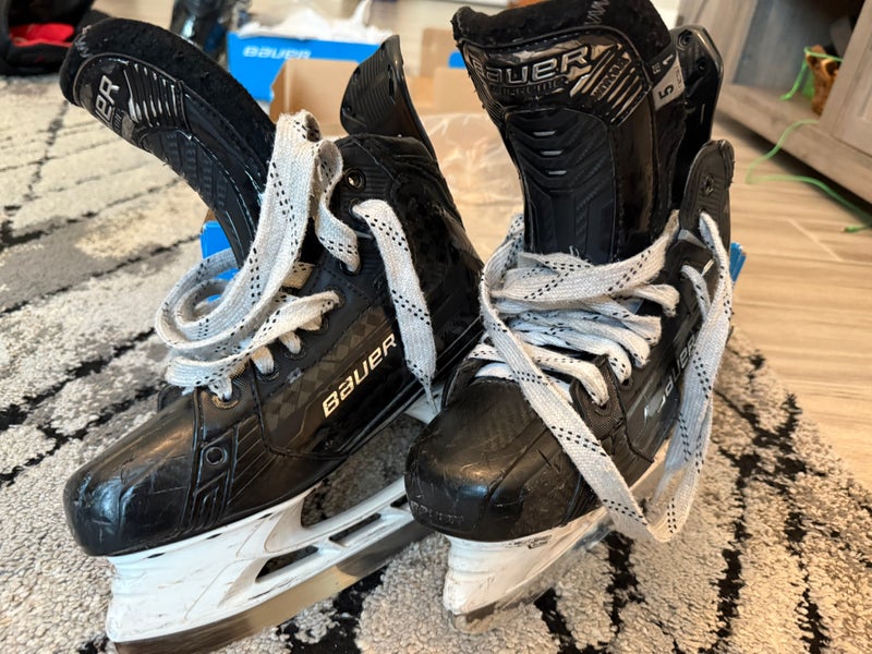 2022 Bauer Supreme Mach Hockey Skates Size 5 (Used)