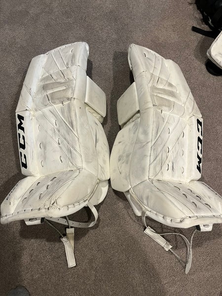 26"  CCM Extreme Flex 5.5 Goalie Leg Pads (Used)