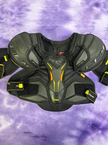 Medium Junior CCM Tacks 9080 Shoulder Pads (Used)