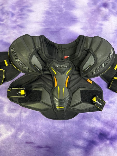 Medium Junior CCM Tacks 9080 Shoulder Pads (Used)