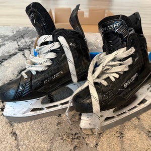 2023 Bauer Supreme Mach Hockey Skates Size 4.5 (Used)