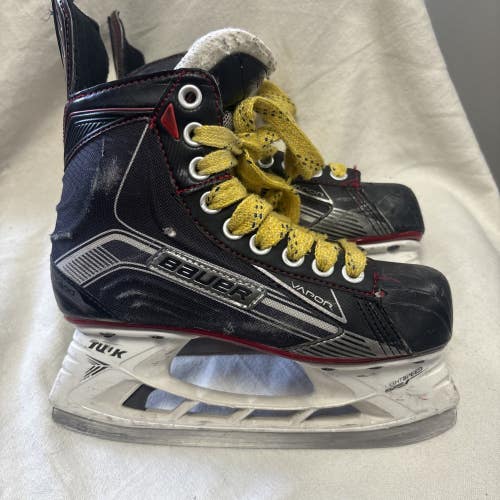 Junior Size 2 Bauer Vapor X500 Ice Hockey Skates