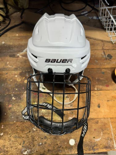 Medium Bauer Re-Akt Helmet (Used)