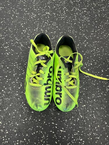 Used Umbro Soccer Cleats Green Youth 13.0 11849-S000030504