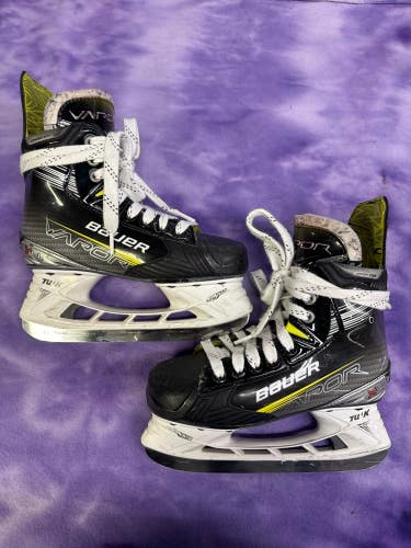 Junior Bauer Vapor X4 Hockey Skates Regular Width Size 3 (Used)