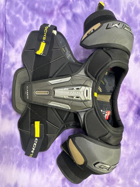 XL Senior CCM Classic SE Shoulder Pads (Used)