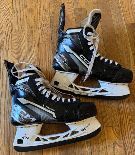 Free shipping. Senior 8.5 wide. CCM Tacks AS-570 Hockey Skates (Used)