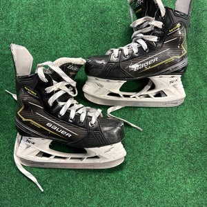 Junior Bauer S22 Supreme Matrix (SMU) Hockey Skates (Regular) Size 3.5 (Used)