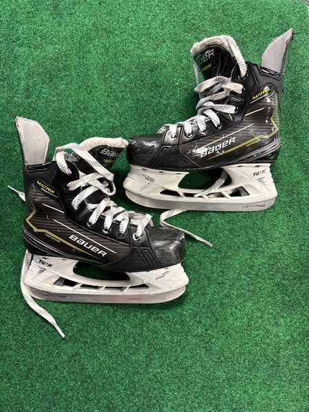 Junior Bauer S22 Supreme Matrix (SMU) Hockey Skates (Regular) Size 3.5 (Used)