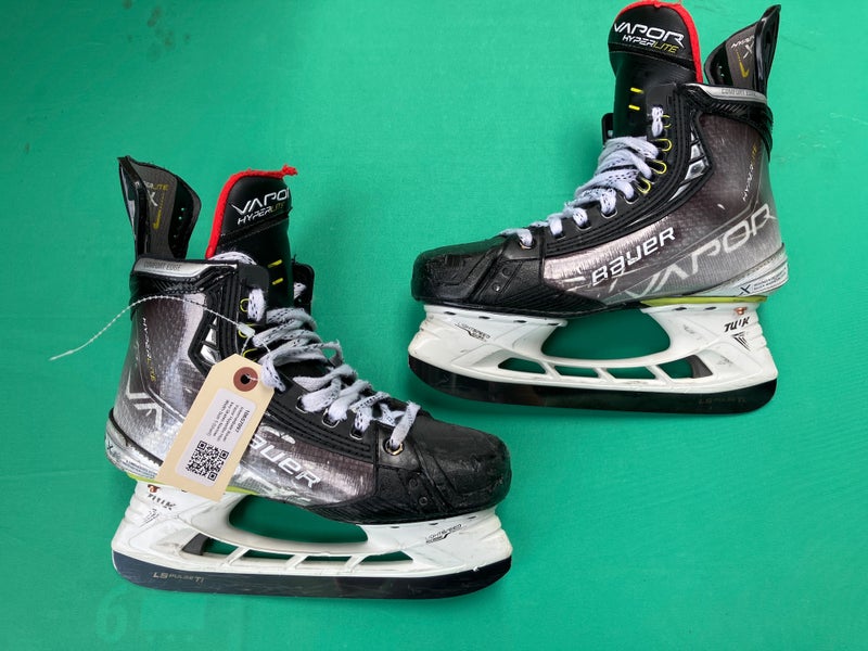 Intermediate Bauer Vapor Hyperlite Hockey Skates Narrow Width Size 5 (Used)