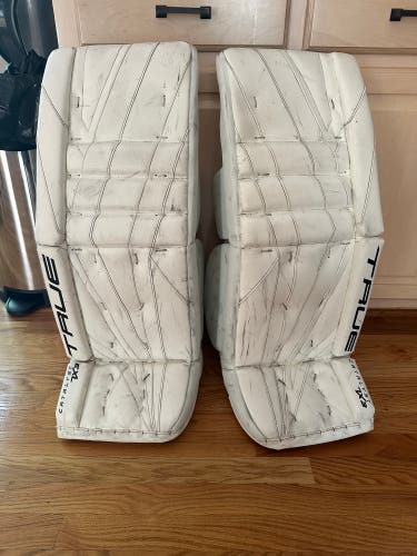 32"  True Catalyst 7X3 Goalie Leg Pads (Used)