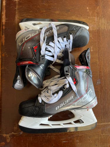 Bauer Vapor Hyperlite Hockey Skates Pro Stock 5 (New)
