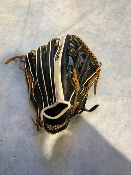 Black Wilson A550 RH Outfield Baseball Glove 12" (Used)