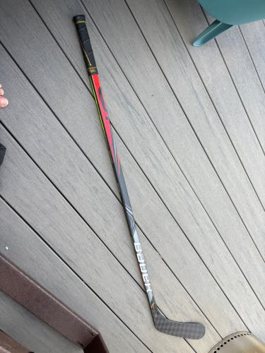 Junior Bauer Vapor FlyLite Left Hand P92 Hockey Stick P92 (Used)