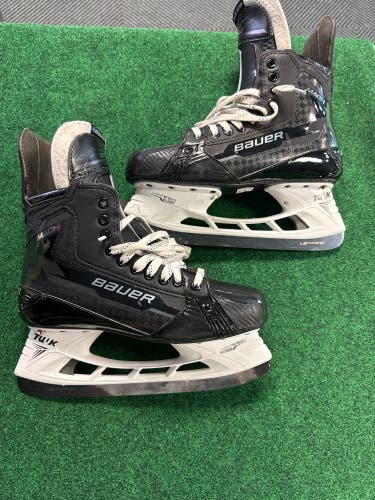 Senior Bauer Supreme Mach Hockey Skates Pro Stock Size: 9 (Used) MADE IN CANADA