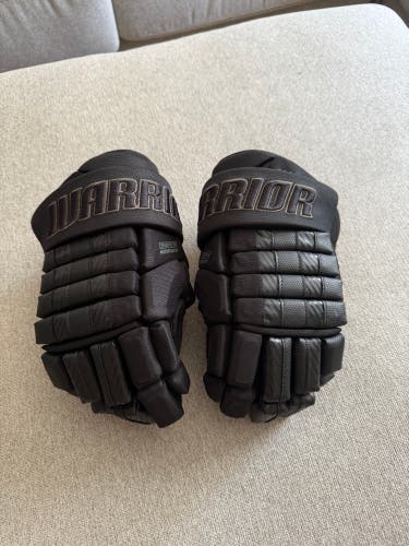 Warrior Super Novium Gloves 13"  (Used)