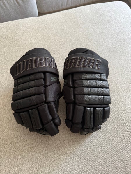 Warrior Super Novium Gloves 13"  (Used)