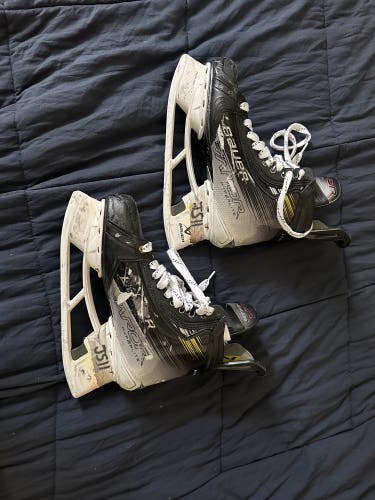 Bauer Vapor Hyperlite 2 Hockey Skates   8 (Used)