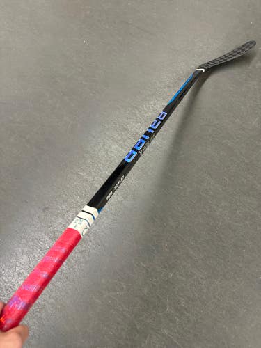 Bauer Nexus Sync Hockey Stick | Junior RH P28 | 47' (Used)