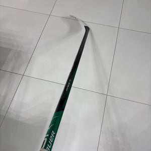 Bauer vapor hyperlite hockey stick