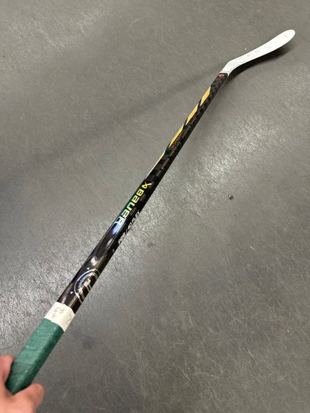 Junior Bauer Proto-R Hockey Stick Right Handed P28 (Used)