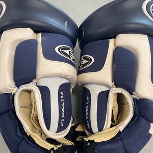 Nearly NEW Easton Stealth S3 14" hockey gloves