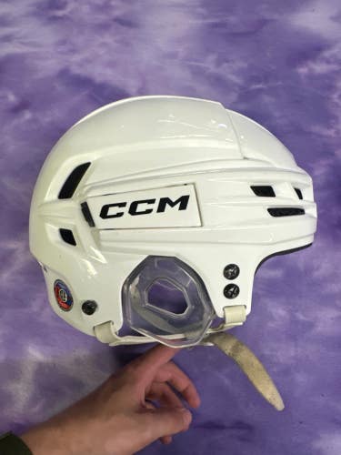 White Medium CCM Tacks 720 Helmet (Used)