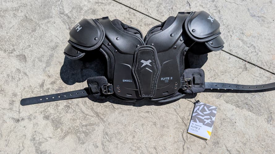 Small Youth Xenith Flyte 2 Shoulder Pads (New)