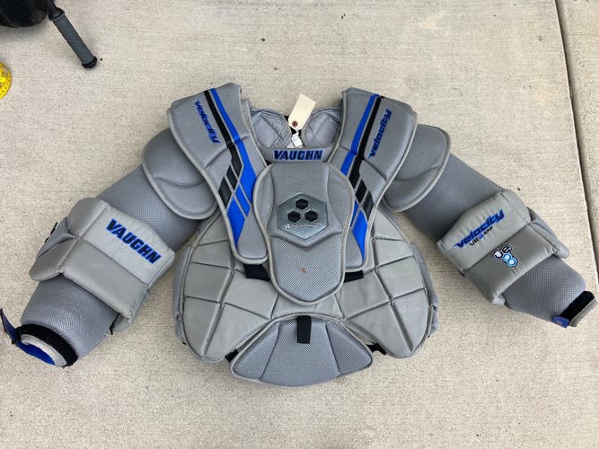 Senior Large Vaughn Velocity VE8 XFP Goalie Chest Protector (Used)