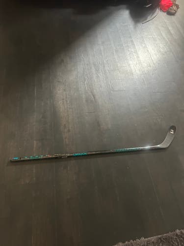 Junior Bauer Twitch Left Hand Hockey Stick P28  (Used)