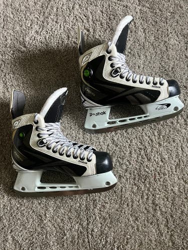 Reebok White k Hockey Skates Regular Width 7 (Used)
