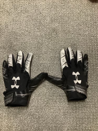 Large Adult Under Armour F7 Gloves (Used)