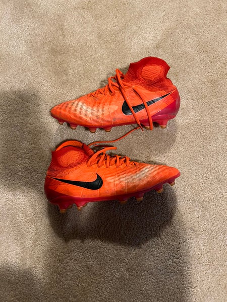 Red Men's Size M 10.5 (W 11.5) Nike Magista Obra II FG Cleats (Used)