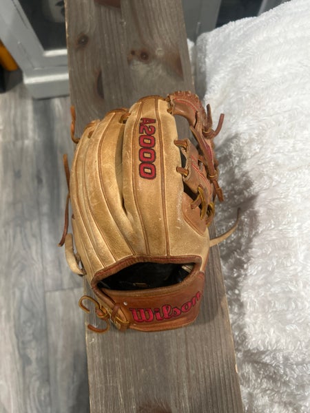 2022 Wilson A2000 RH Infield Baseball Glove 11.5" (Used)