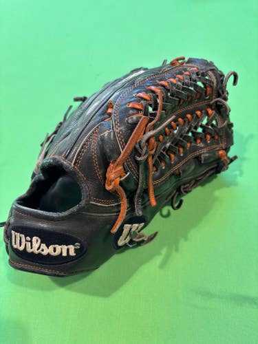 Wilson A2K D33 RH Pitcher's Baseball Glove 11.75"