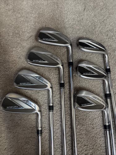 TaylorMade Stealth Iron Set 4-PW KBS MT Max 85 Stiff Flex Clubs Irons! Good Cond