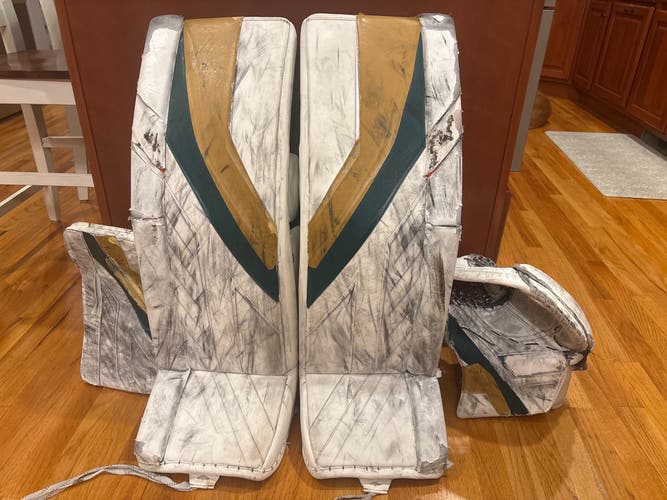 34" CCM AXIS PRO Regular Goalie Full Set (Used)
