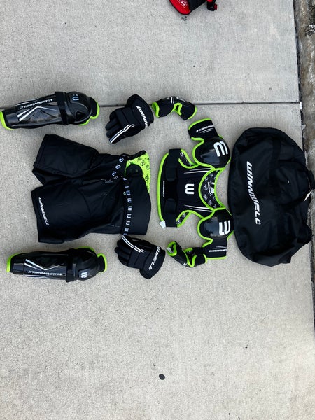 Youth larg Winnwell Starter Kit (Used)