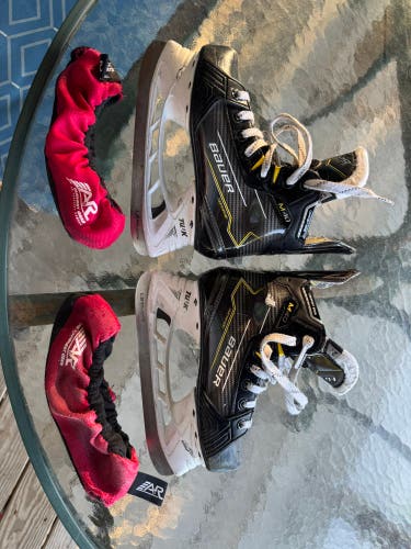 2024 Bauer Supreme M40 Hockey Skates Regular Width  Size 2.5 (Used)