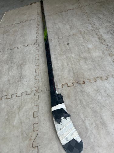 Senior Bauer Vapor Hyperlite 2 Right Handed Hockey Stick P92 (Used)