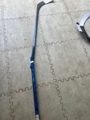 Senior Bauer Twitch Right Handed Hockey Stick P92 (Used)