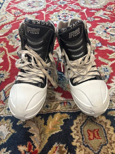 2010 CCM Tacks 9060 Hockey Goalie Skates Extra Wide Width 13 (Used)
