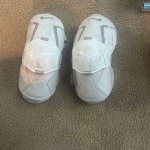 Medium/Large Adult Nike vapor select Arm Pads (Used)