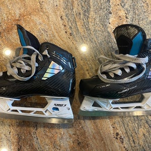True TF9 Hockey Goalie Skates Size 5 (Used)
