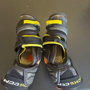 Small Senior CCM Tacks AS-V Pro Elbow Pads (Used)