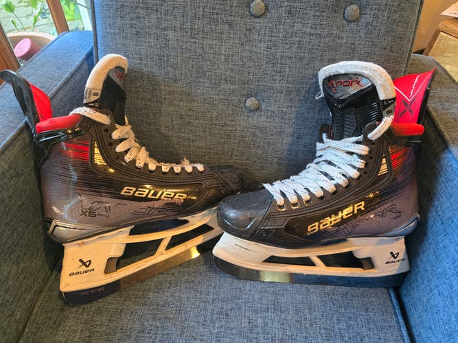 2024 Bauer Vapor 5x pro Hockey Skates Regular Width 8 (Used)