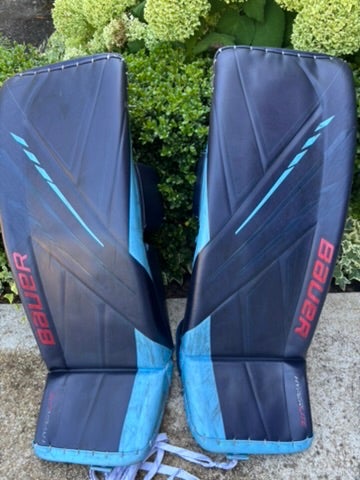 Medium Bauer Hyperlite Goalie Leg Pads (Used)
