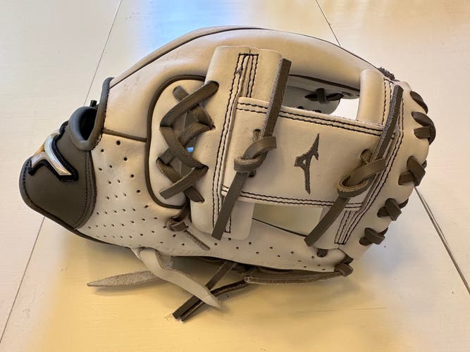 Mizuno Prime Elite Fastpitch softball glove Right Hand throw