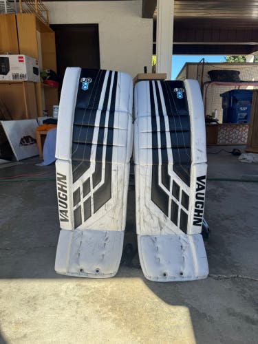Vaughn VE8 Pro Carbon Leg Pads